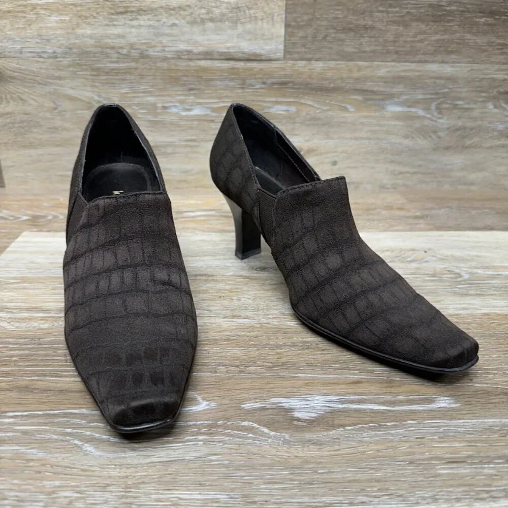 Liz Clairborne Labrinth Dark Brown Croc. Jacquard Heels Women's Size 7